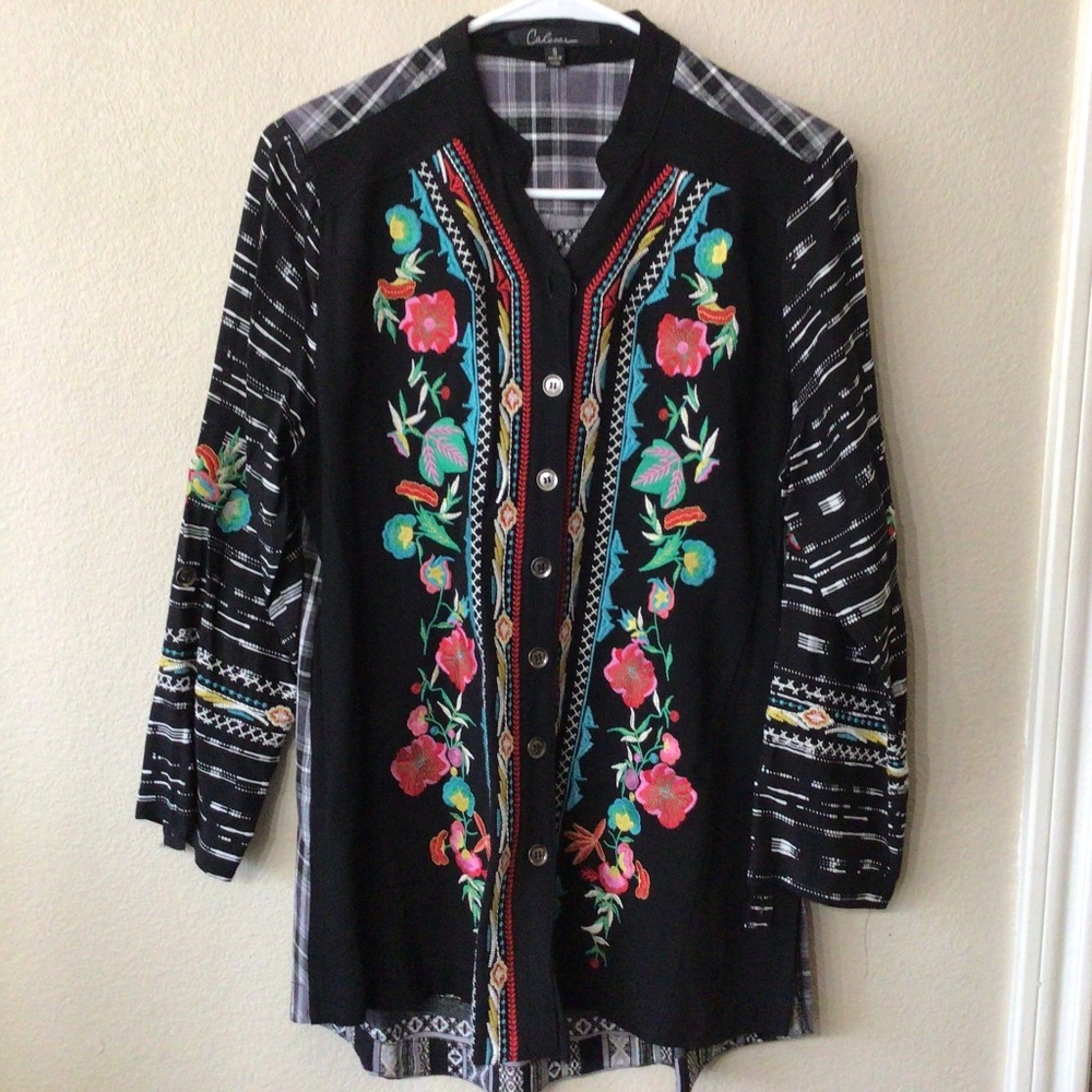 Caleoos Very unique  embroidered top. Size small. Excellent shape